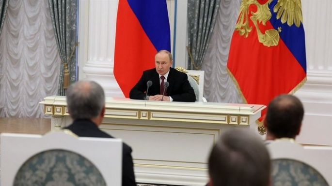 Putin propone quedarse con el este de Ucrania a cambio de congelar la ofensiva como condición de paz