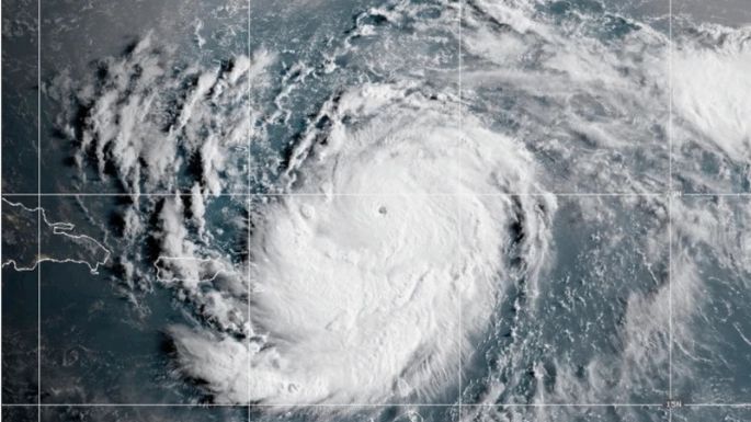 Huracán Erin se convertirse en tormenta de categoría 5 en el Atlántico cerca de las islas del Caribe