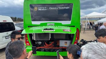 Ebrard revela interés en EU por el autobús eléctrico mexicano Taruk