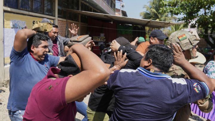 Apedrean a candidato presidencial Andrónico Rodríguez, considerado “traidor” a Evo Morales (Video)