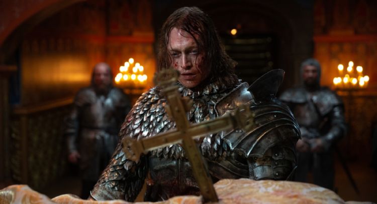 Caleb Landry Jones protagoniza “Drácula”, del director francés Luc Besson