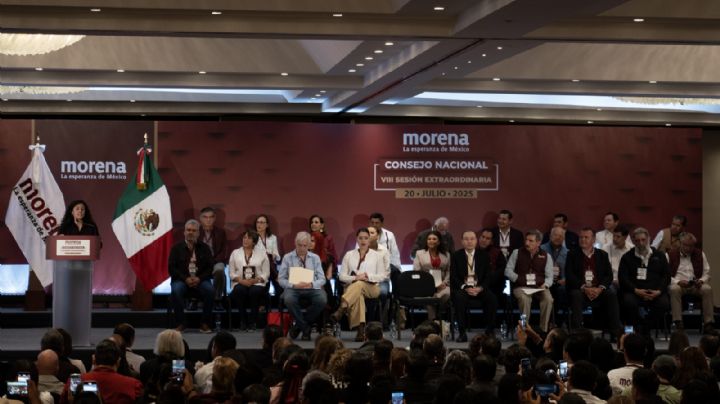 Escándalos de corrupción, viajes, lujos y reforma electoral, dividen a Morena