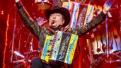 Foto ilustrativa de la nota titulada: Vocalista de Los Tigres del Norte sufre caída en pleno concierto (Video)