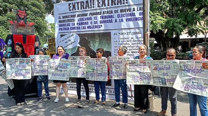 Activistas de Morelos presentan al “Monstruo de la Partidocracia” que “devora paridad”