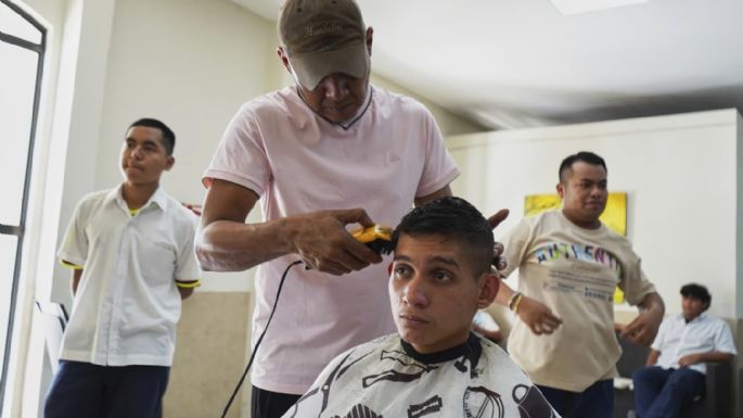 El Salvador aplica códigos de vestimenta estudiantil para restablecer la disciplina en las escuelas