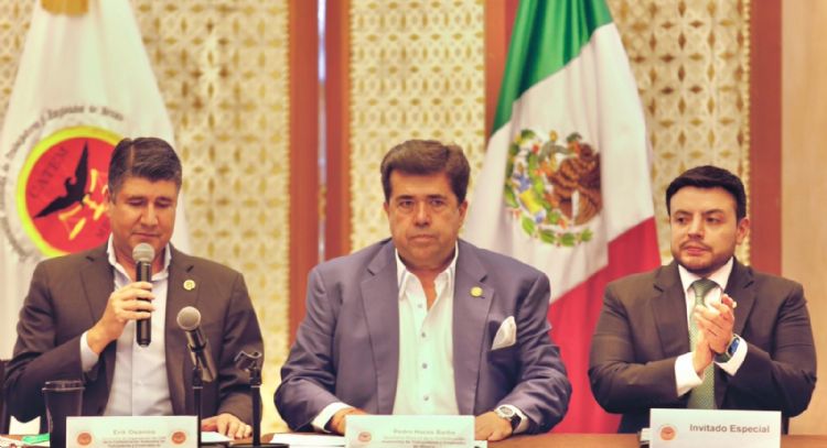 Persisten extorsiones contra transportistas en Durango; gobernador ofrece “meterse con todo”