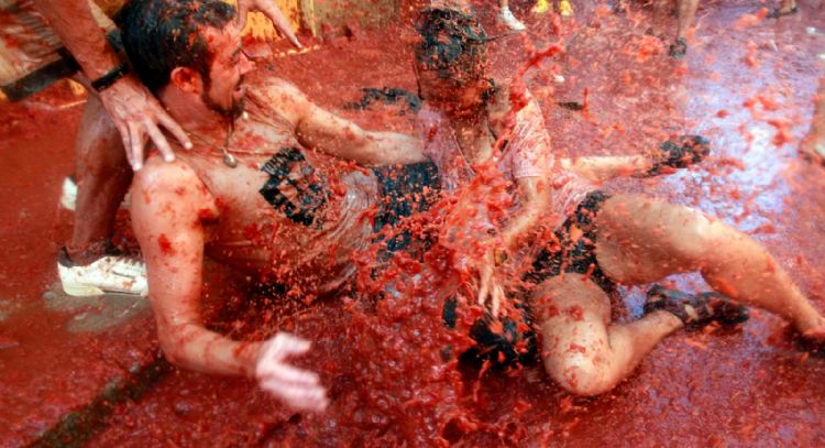 Lo que debe saber sobre la "Tomatina" de España, la batalla callejera de tomates que cumple 80 años