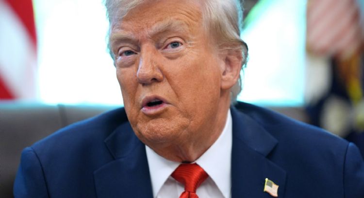 Trump denuncia una "purga" en Corea del Sur antes de recibir a su presidente