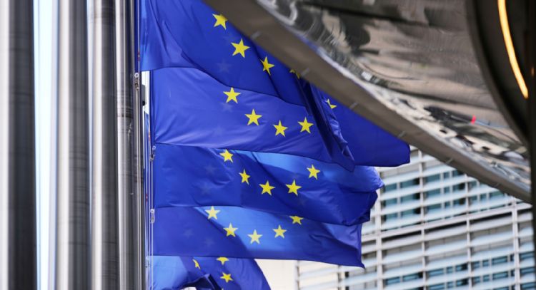 Trump advierte nuevos aranceles contra países con normas digitales que afecten a la tecnología de EU