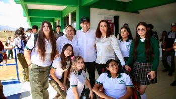 Gobernador Durazo cambia educación de estudiantes de Cananea con becas y nuevo plantel de Conalep