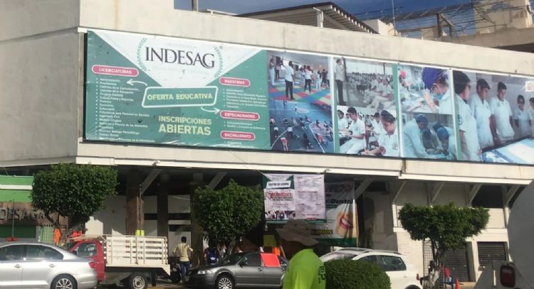 Universidad privada promete lugar en la UAGro, cobra y no cumple