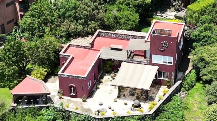 Protestan en la casa de Fernández Noroña en Tepoztlán; él afirma que tiene escrituras