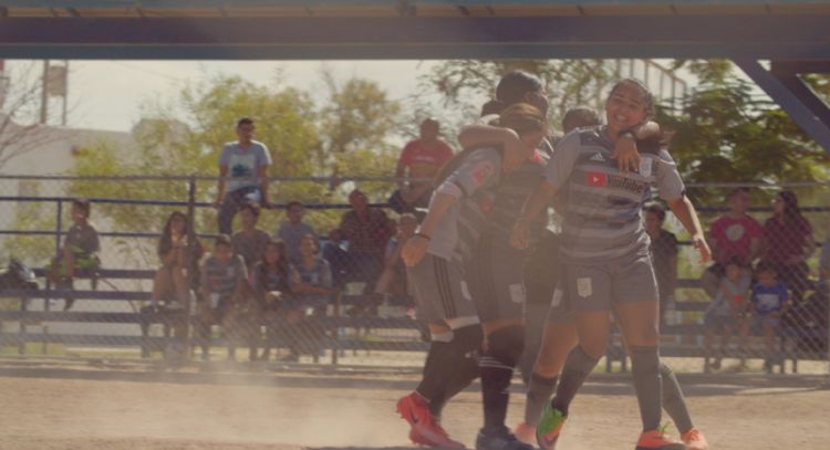 Futbol de jovencitas y su entrenador en un barrio violento de Mexicali, en documental
