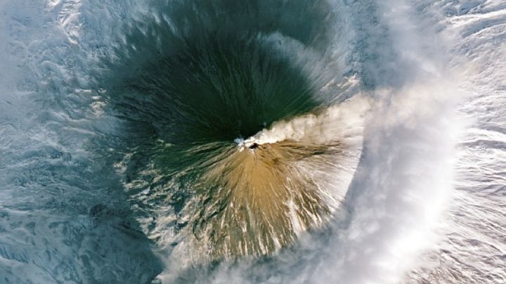 Entra en erupción un segundo volcán en el este de Rusia tras el terremoto de magnitud 8.8