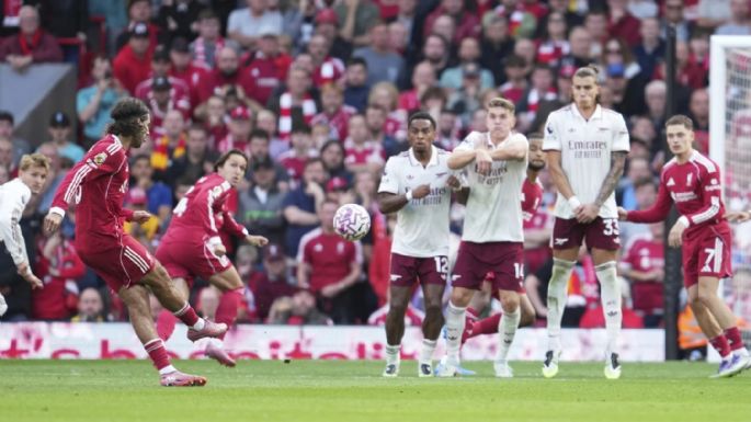 Liverpool vence 1-0 al Arsenal con gol de Szoboszlai y se mantiene como líder de la Premier League