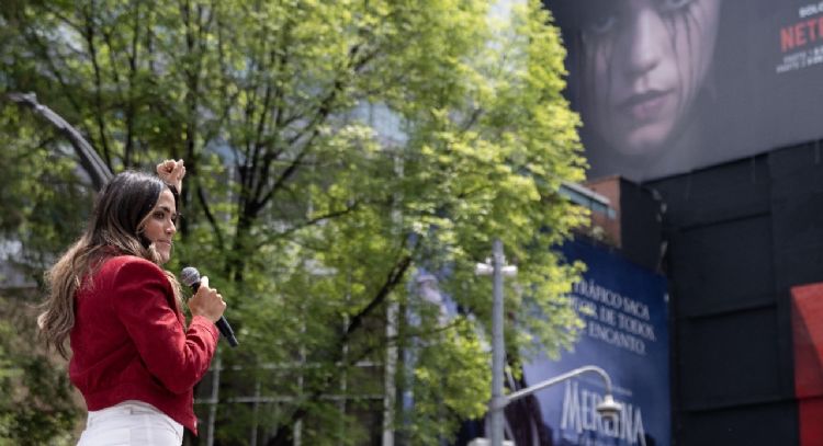 Alessandra Rojo de la Vega encabeza marcha de “La Resistencia” y arremete contra Morena
