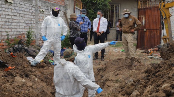 Restos de 32 personas son localizados en fosa clandestina en Irapuato