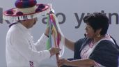 Foto ilustrativa de la nota titulada: Entre porras a AMLO y Sheinbaum, indígenas entregan bastones de mando a ministros electos de la Corte