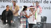 Foto ilustrativa de la nota titulada: Entre porras a AMLO y Sheinbaum, indígenas entregan bastones de mando a ministros electos de la Corte