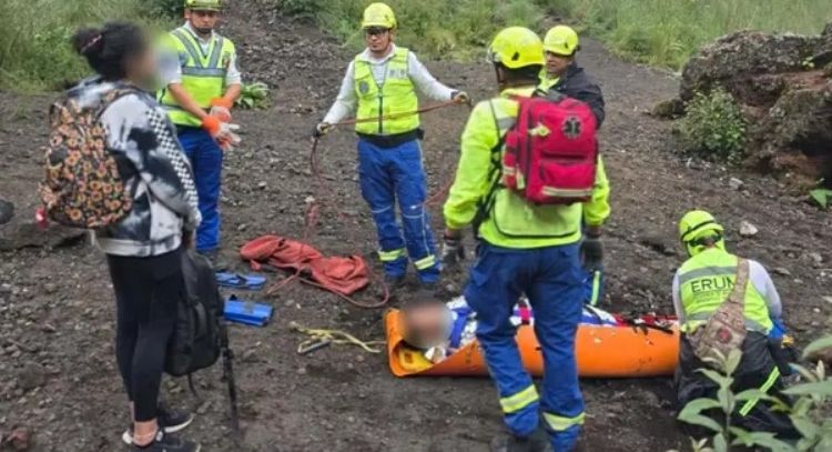 Rescatan a hombre que cayó al interior del cráter del volcán Xitle, ubicado en la alcaldía Tlalpan