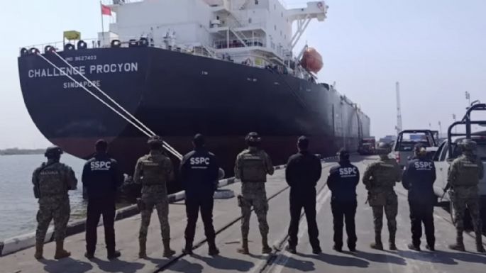 Contralmirante acusado de huachicol fiscal frena orden de arresto en su contra