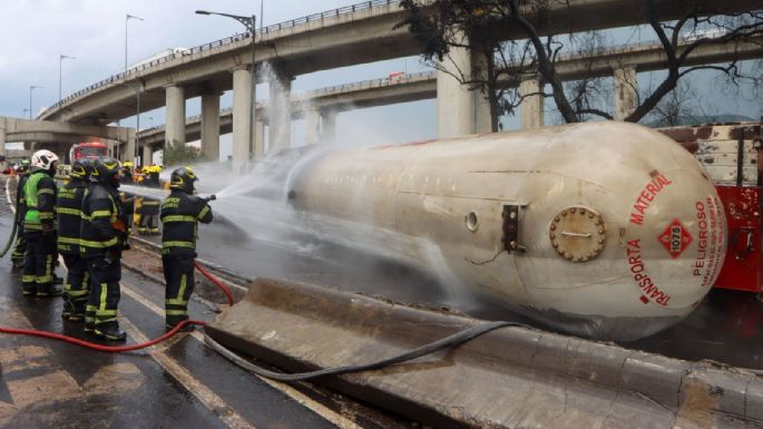Pipa de gas explotó tras volcar por circular a exceso de velocidad, asegura la Fiscalía de la CDMX