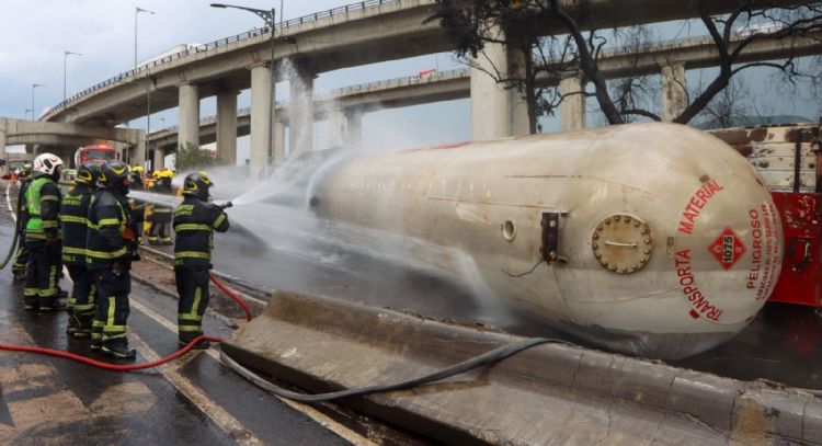 Pipa de gas explotó tras volcar por circular a exceso de velocidad, asegura la Fiscalía de la CDMX