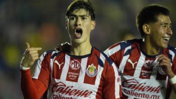 Las Chivas cortan mala racha con triunfo de 2-1 ante América en el Clásico Nacional