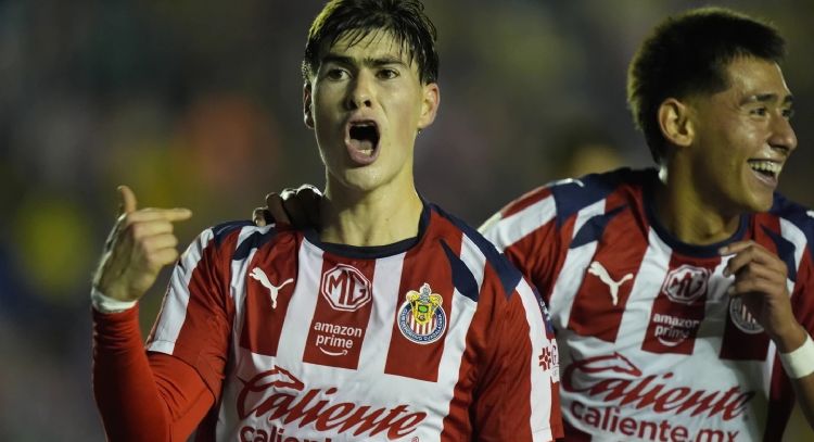 Las Chivas cortan mala racha con triunfo de 2-1 ante América en el Clásico Nacional