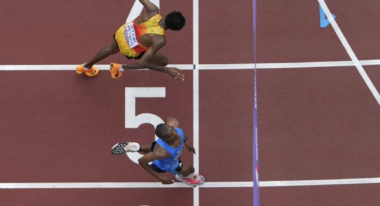 Ganador del Maratón del Mundial de Atletismo se decide en un sprint y un final de foto (Video)