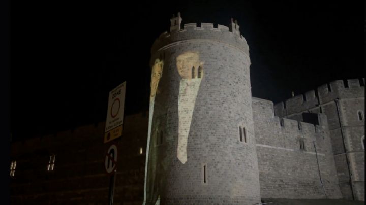 Así dan la bienvenida a Trump en Reino Unido: exhiben su foto con Epstein en el castillo de Windsor (Video)