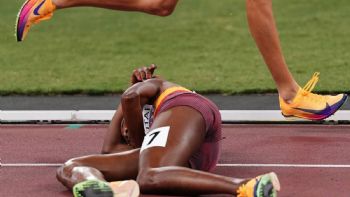 Campeona olímpica sufrió impactante caída al saltar un obstáculo en la prueba de los 3 mil metros