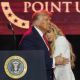 Trump elogia a Charlie Kirk como un “mártir” y destaca su impacto en el movimiento conservador