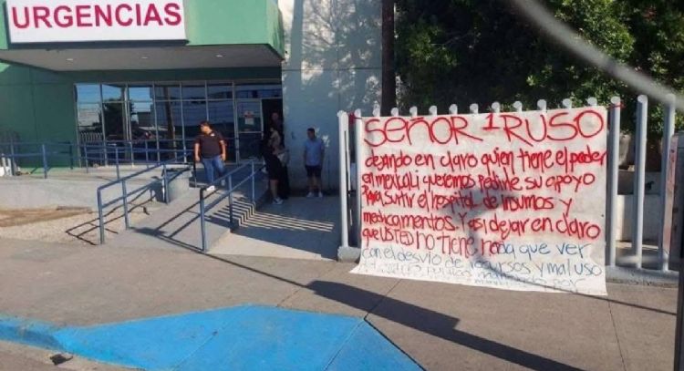 Con manta, piden a capo que surta medicamentos en Hospital General de Mexicali