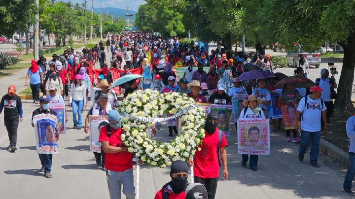 "Nadie se imagino llegar a los 11 años sin justicia": padres de los 43 cierran jornada de lucha