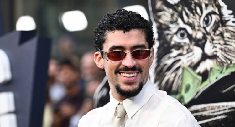 La superestrella latina Bad Bunny encabezará el espectáculo de medio tiempo del Super Bowl 2026