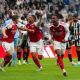 El Arsenal remonta y vence 2-1 al Newcastle y se acerca al líder de la Premier League, el Liverpool