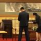Asistentes de Kim Jong-Un limpian rastros de su ADN tras cumbre con Putin en China (Video)