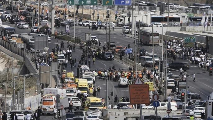 Palestinos disparan y matan a 6 personas en una parada de autobús en Jerusalén