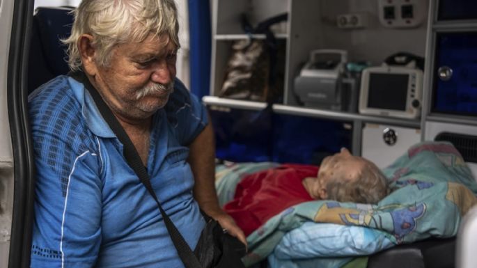 Ataque con bomba planeadora rusa mata al menos a 24 jubilados que cobraban sus pensiones en Ucrania