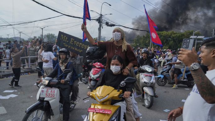 Manifestantes incendian edificios en Nepal durante protesta contra prohibición de redes (Video)