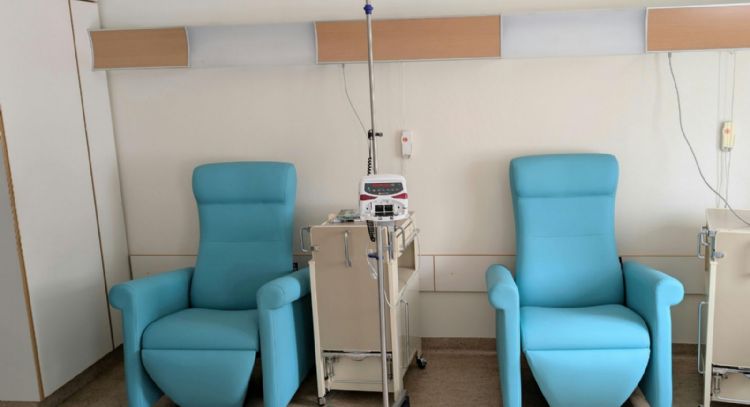 Mujer recibe quimioterapia durante años por un cáncer que no tenía; hospital enfrenta multa