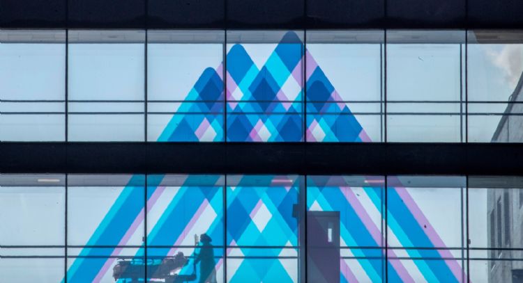 Miles de enfermeras se declaran en huelga en varios hospitales importantes de la NY