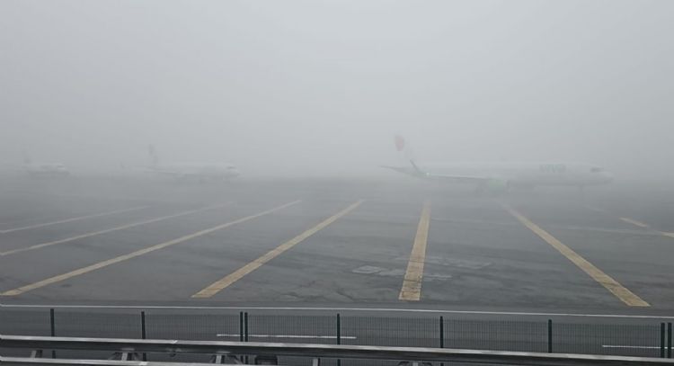 AICM suspende operaciones por neblina; frenan aterrizajes y despegues