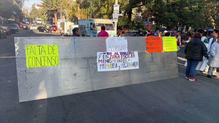 Bloqueo en Pedregal de Santa Úrsula, Coyoacán; vecinos protestan contra proyecto de trolebús