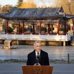 Canadá se distancia de Estados Unidos y acuerda un recorte de aranceles con China