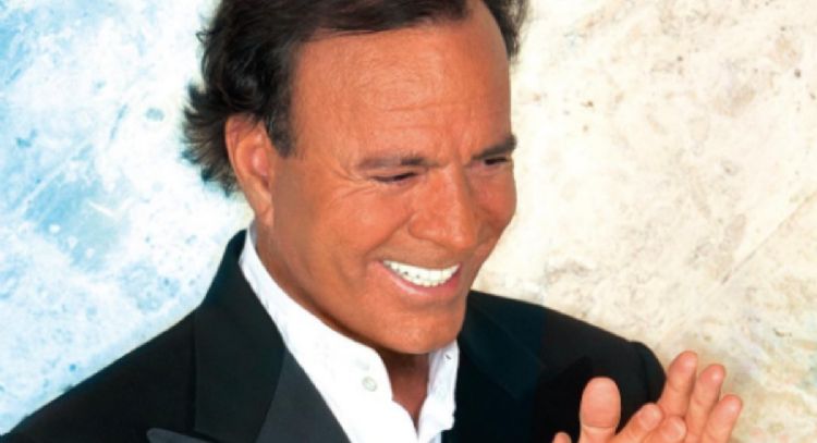 Julio Iglesias niega haber abusado, coaccionado o faltado al respeto a ninguna mujer