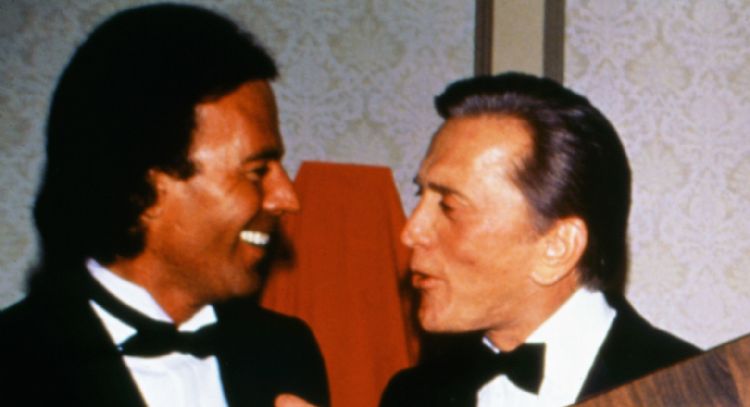 ¿Cómo es la mansión de Julio Iglesias, llamada la “casita del terror” por sus exempleadas?