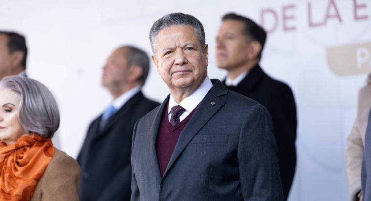 Menchaca cuestiona el trato de ICE a migrantes, pero liberación de excontralor de Fayad