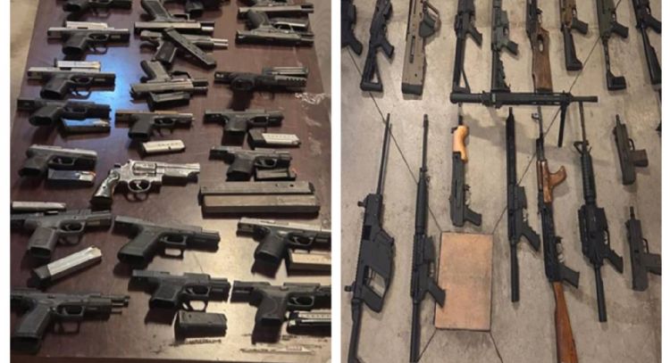 Decomisan arsenal importado de EU y 720 litros de metanfetamina en Baja California